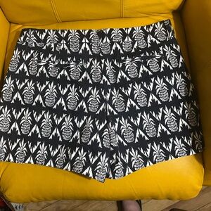 Women’s crown and Ivy shorts